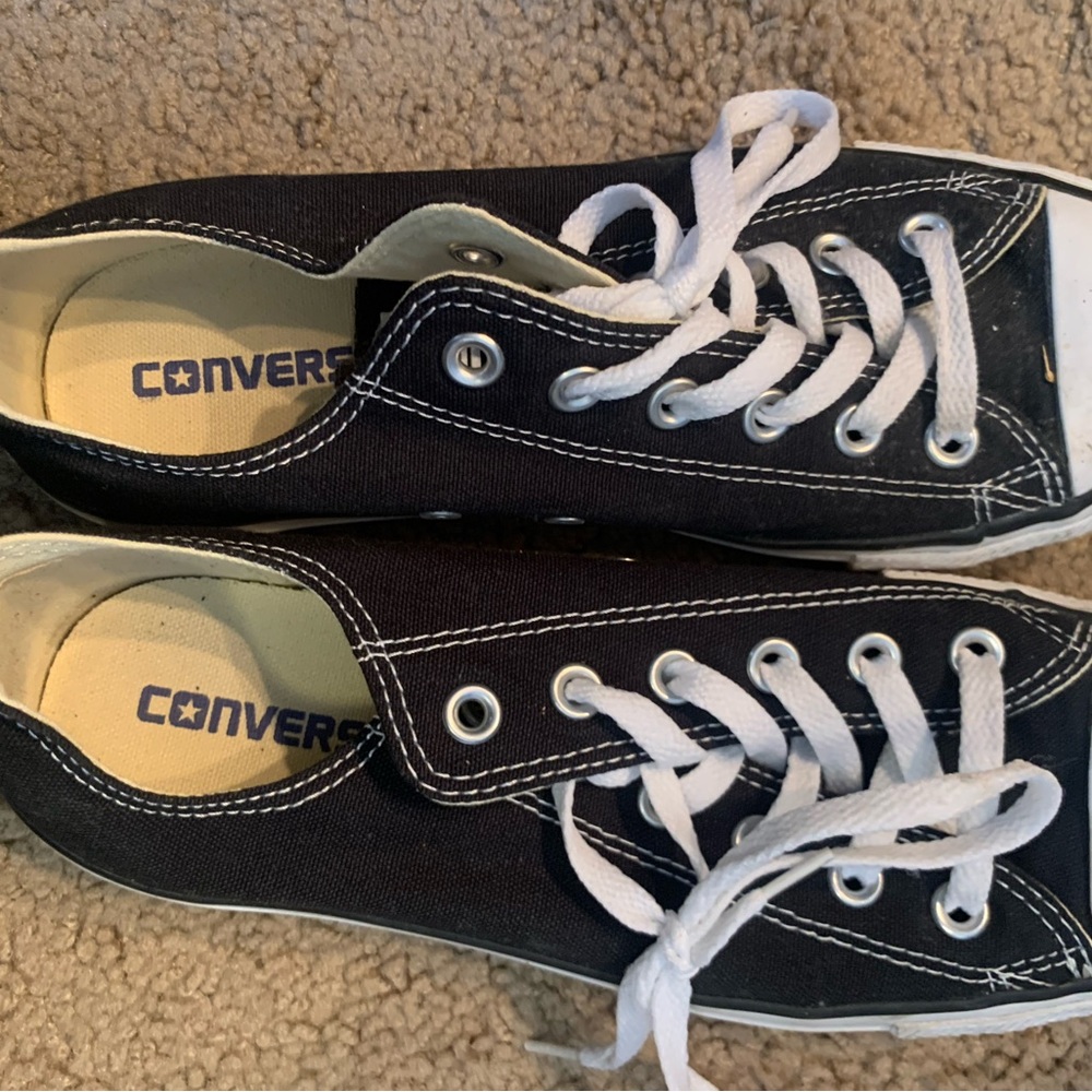 Black low top converse